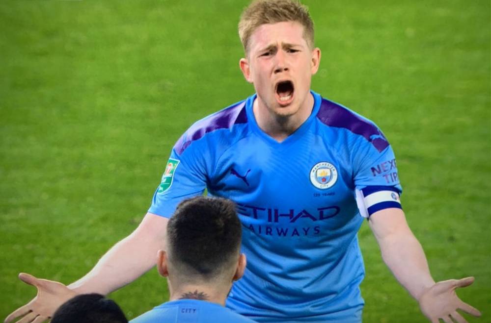 曼联4-1击败狼队，升至英超第六；米兰3-2战胜都灵，登顶积分榜。